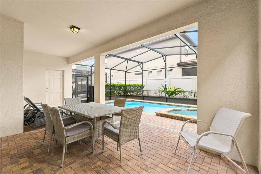 For Sale: $560,000 (6 beds, 4 baths, 3142 Square Feet)