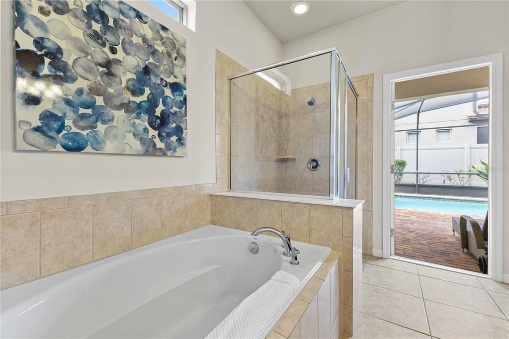 For Sale: $560,000 (6 beds, 4 baths, 3142 Square Feet)