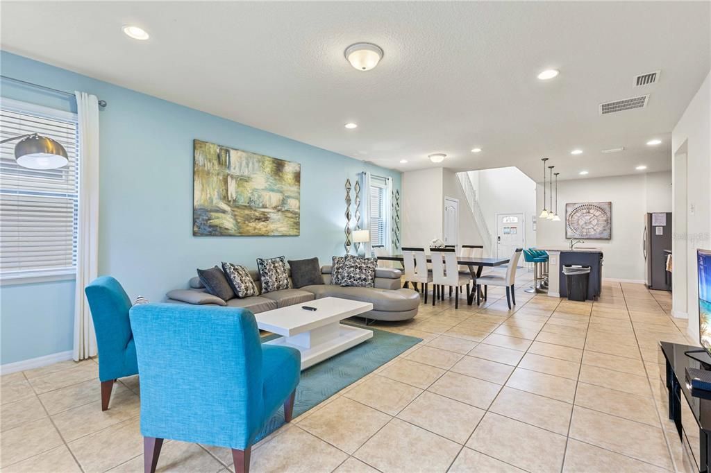 For Sale: $560,000 (6 beds, 4 baths, 3142 Square Feet)