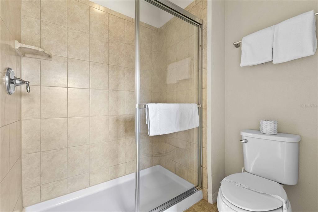 For Sale: $560,000 (6 beds, 4 baths, 3142 Square Feet)