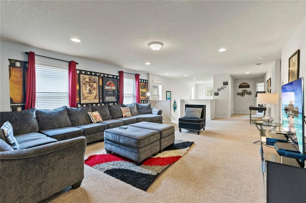 For Sale: $560,000 (6 beds, 4 baths, 3142 Square Feet)