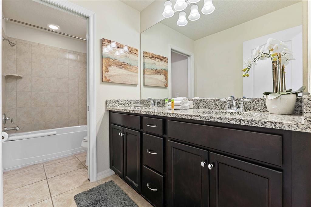 For Sale: $560,000 (6 beds, 4 baths, 3142 Square Feet)