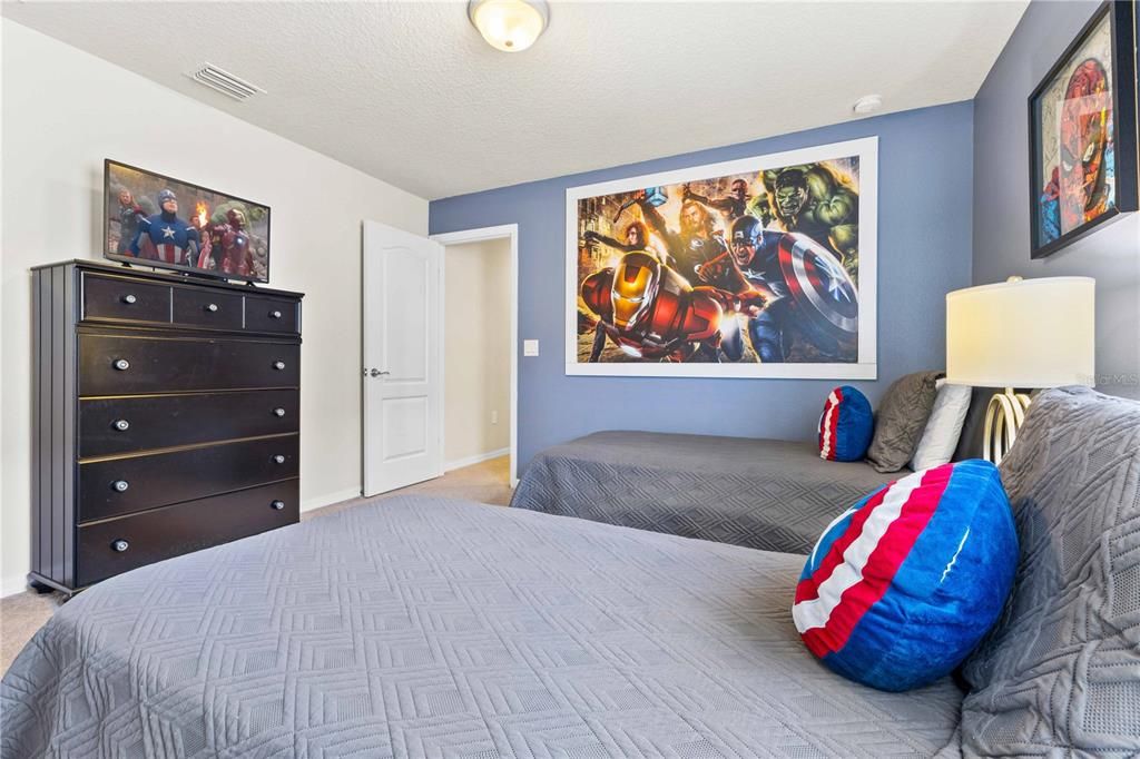 For Sale: $560,000 (6 beds, 4 baths, 3142 Square Feet)