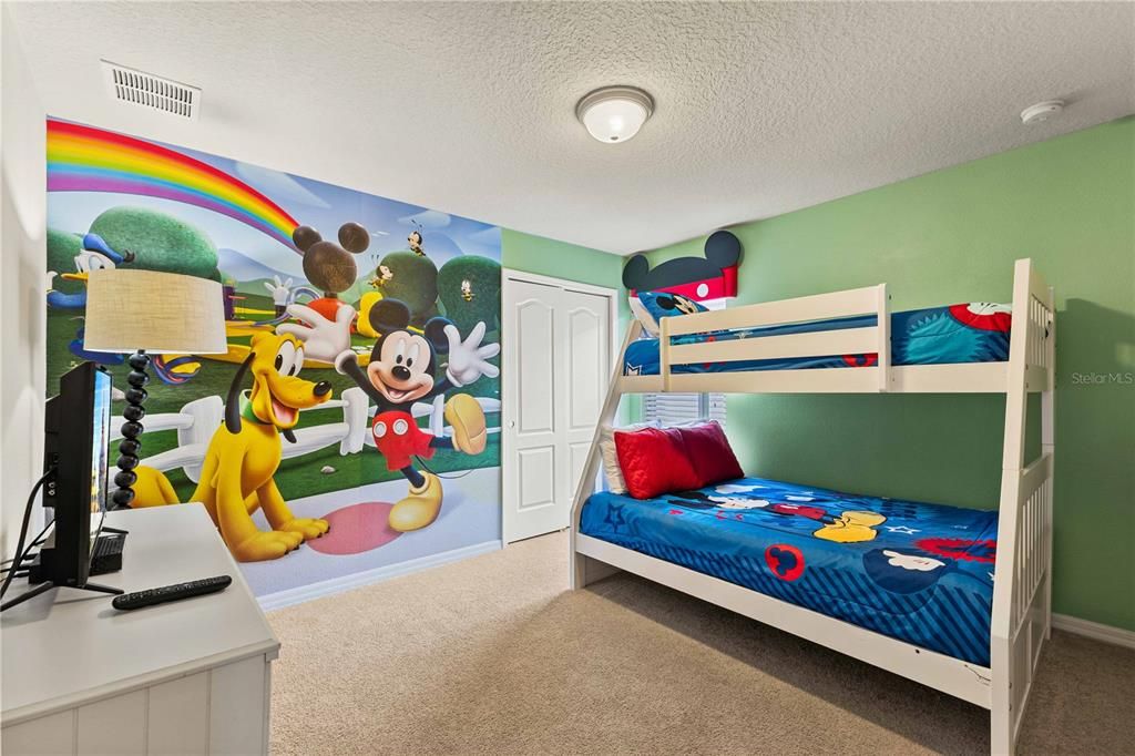 For Sale: $560,000 (6 beds, 4 baths, 3142 Square Feet)