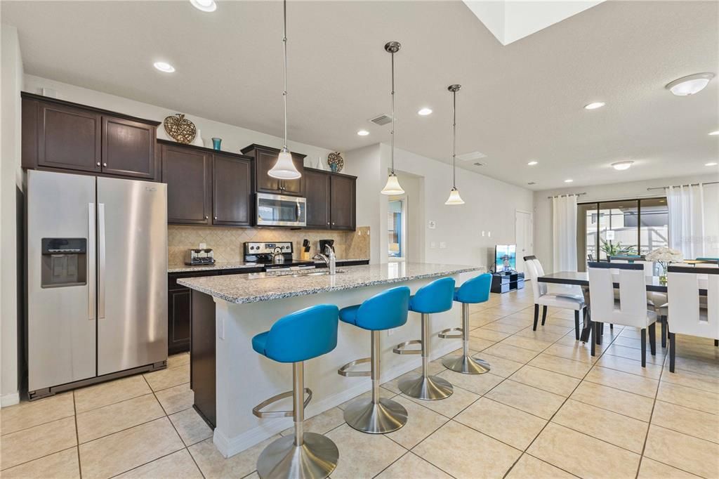 For Sale: $560,000 (6 beds, 4 baths, 3142 Square Feet)