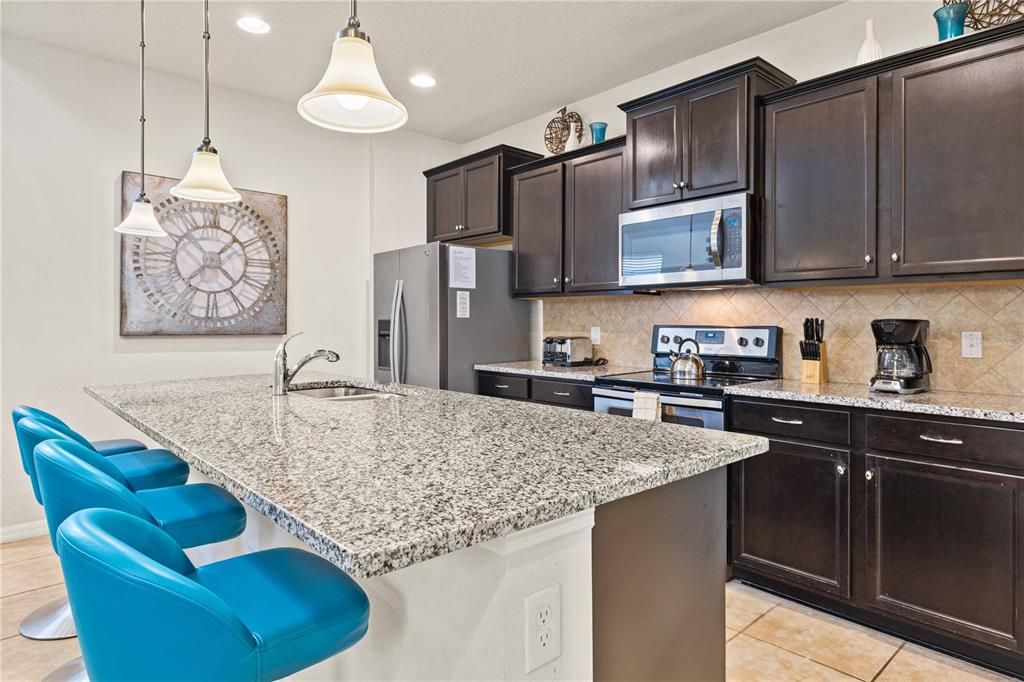 For Sale: $560,000 (6 beds, 4 baths, 3142 Square Feet)