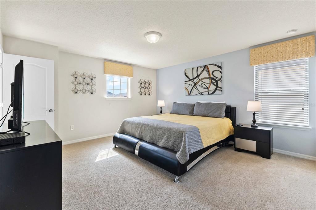 For Sale: $560,000 (6 beds, 4 baths, 3142 Square Feet)