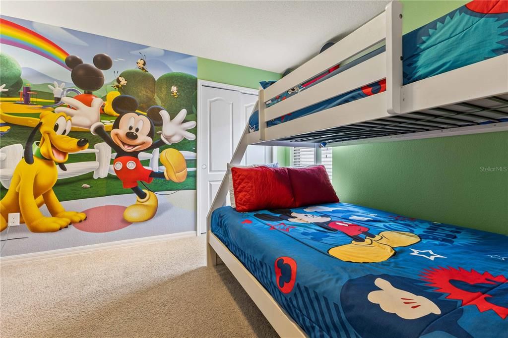 For Sale: $560,000 (6 beds, 4 baths, 3142 Square Feet)