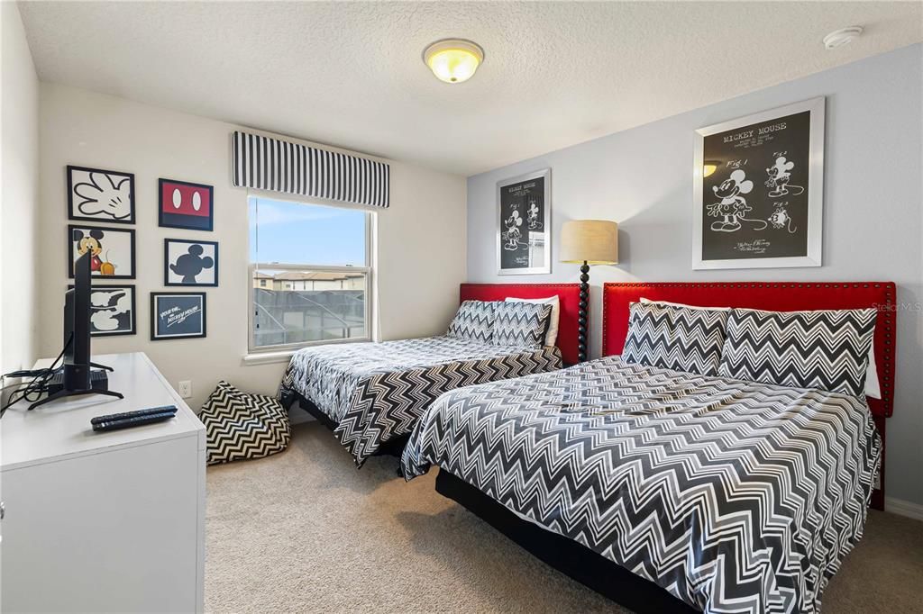 For Sale: $560,000 (6 beds, 4 baths, 3142 Square Feet)