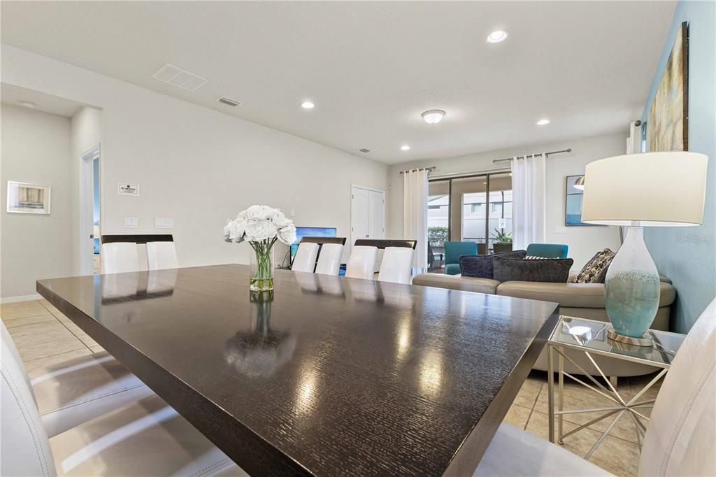 For Sale: $560,000 (6 beds, 4 baths, 3142 Square Feet)