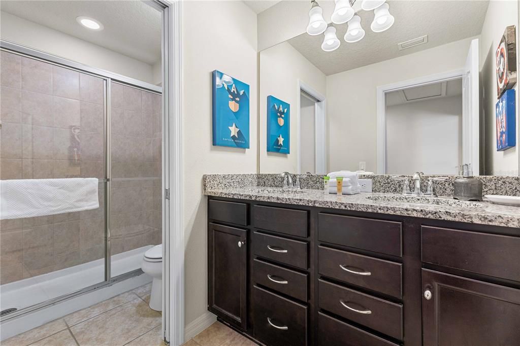 For Sale: $560,000 (6 beds, 4 baths, 3142 Square Feet)