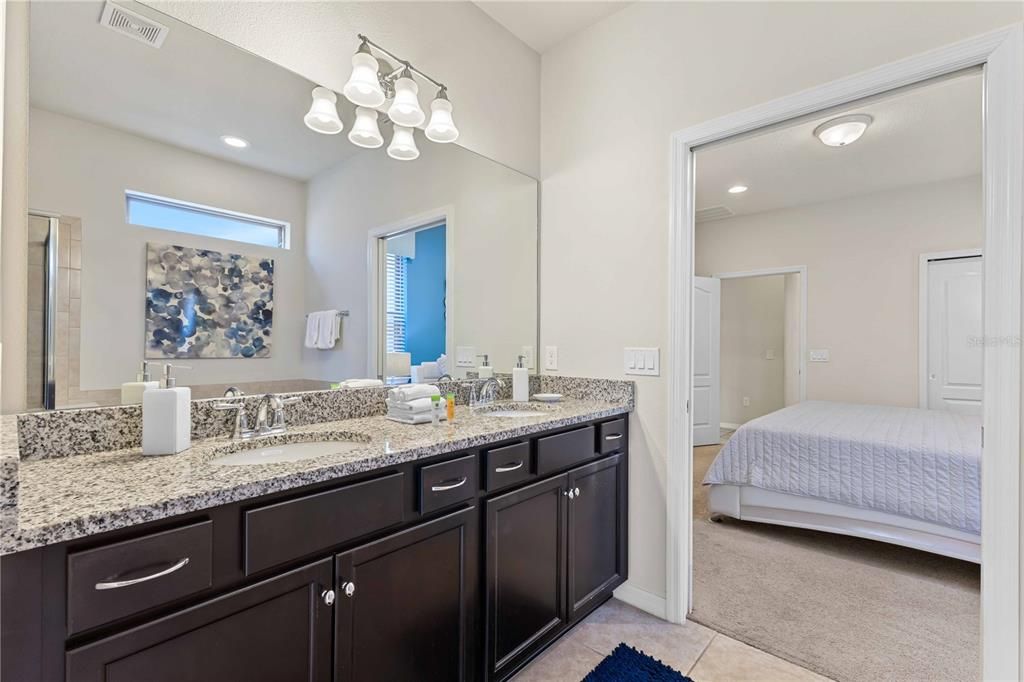 For Sale: $560,000 (6 beds, 4 baths, 3142 Square Feet)