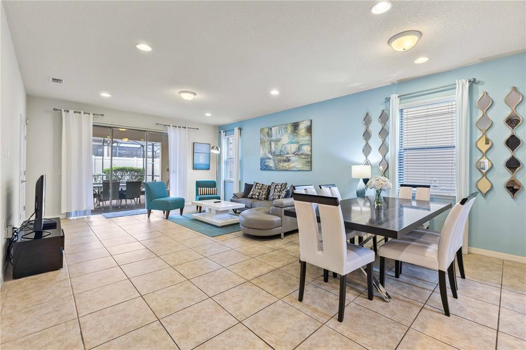 For Sale: $560,000 (6 beds, 4 baths, 3142 Square Feet)