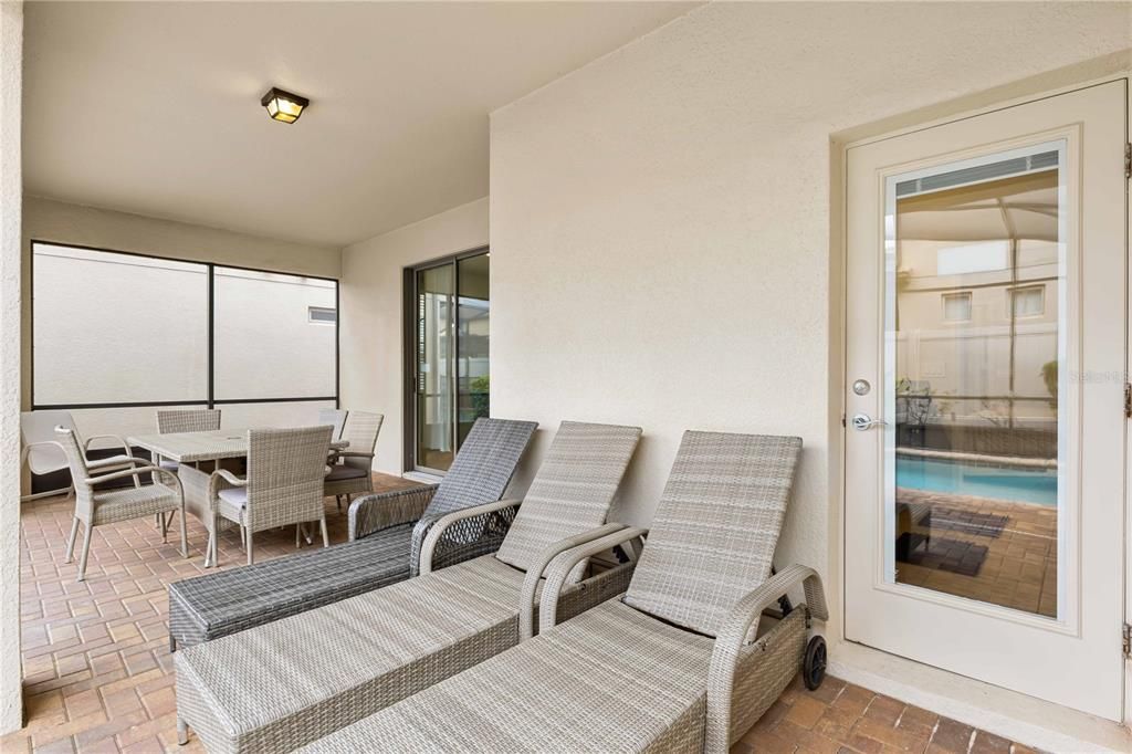 For Sale: $560,000 (6 beds, 4 baths, 3142 Square Feet)