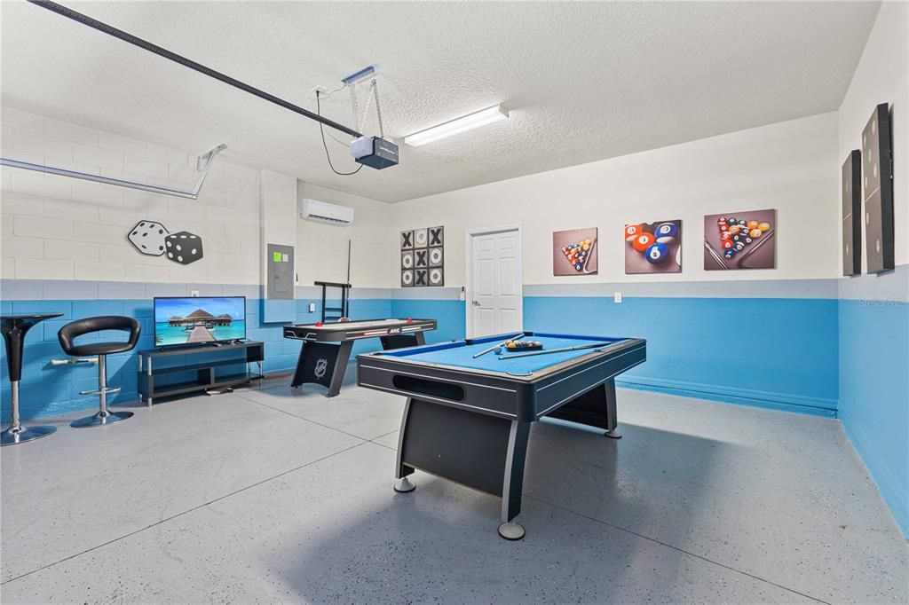 For Sale: $560,000 (6 beds, 4 baths, 3142 Square Feet)