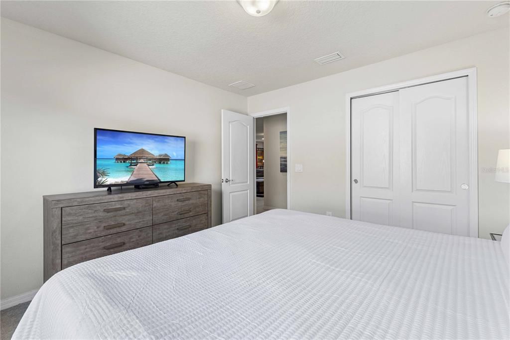 For Sale: $560,000 (6 beds, 4 baths, 3142 Square Feet)