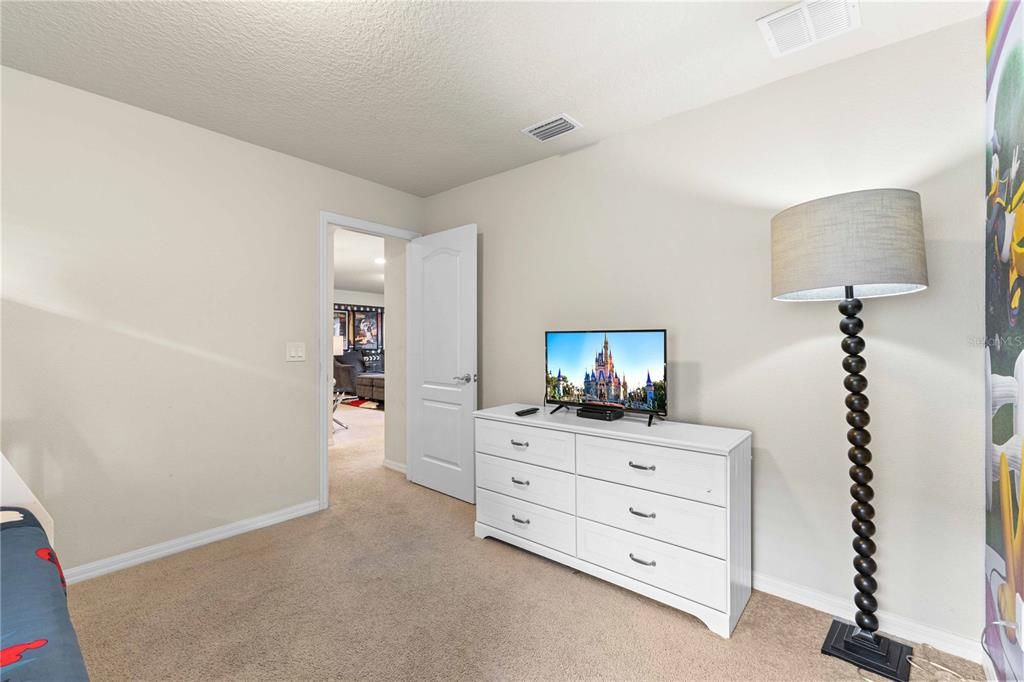 For Sale: $560,000 (6 beds, 4 baths, 3142 Square Feet)