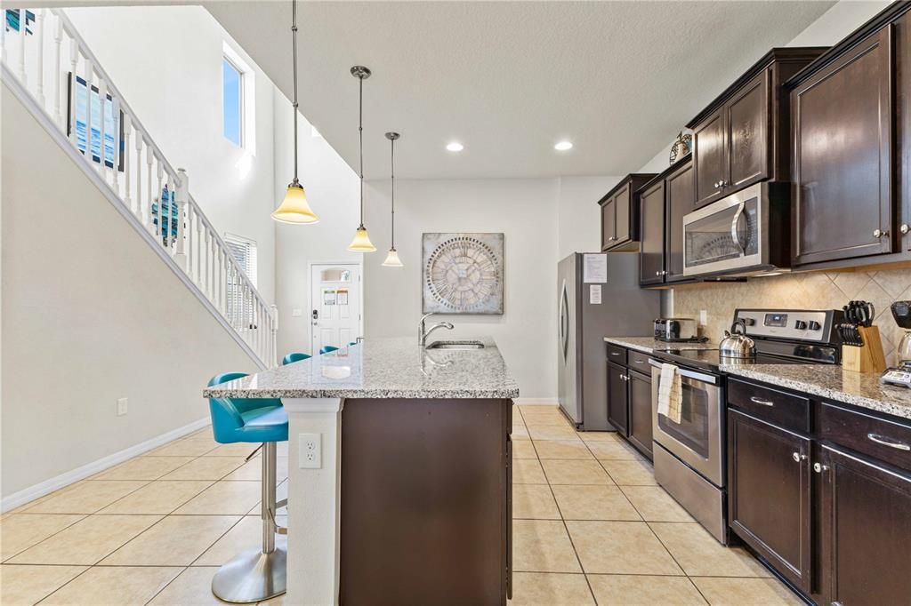 For Sale: $560,000 (6 beds, 4 baths, 3142 Square Feet)