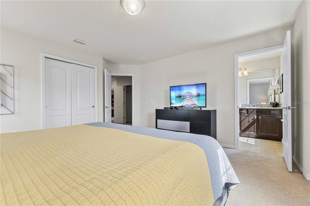 For Sale: $560,000 (6 beds, 4 baths, 3142 Square Feet)