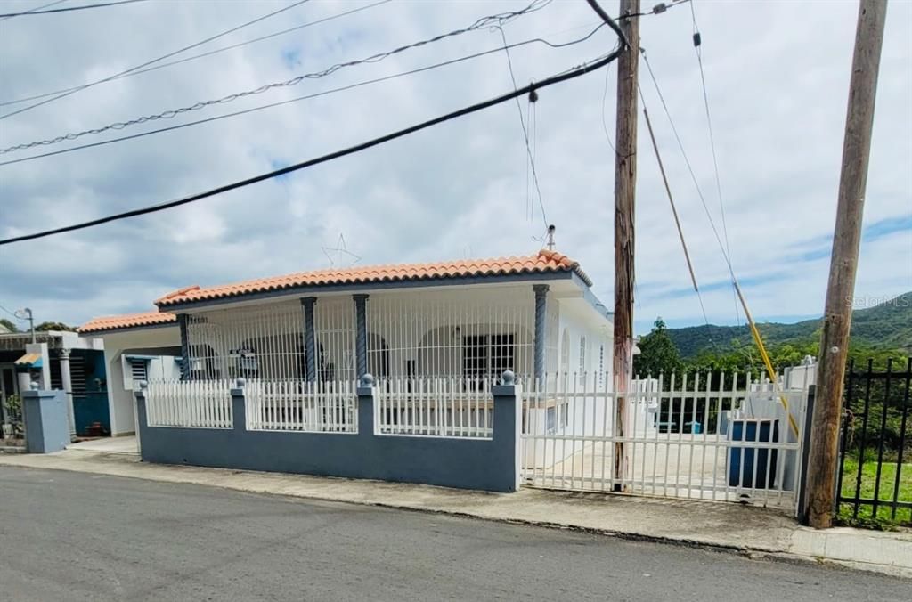 Recently Sold: $150,000 (4 beds, 3 baths, 1300 Square Feet)