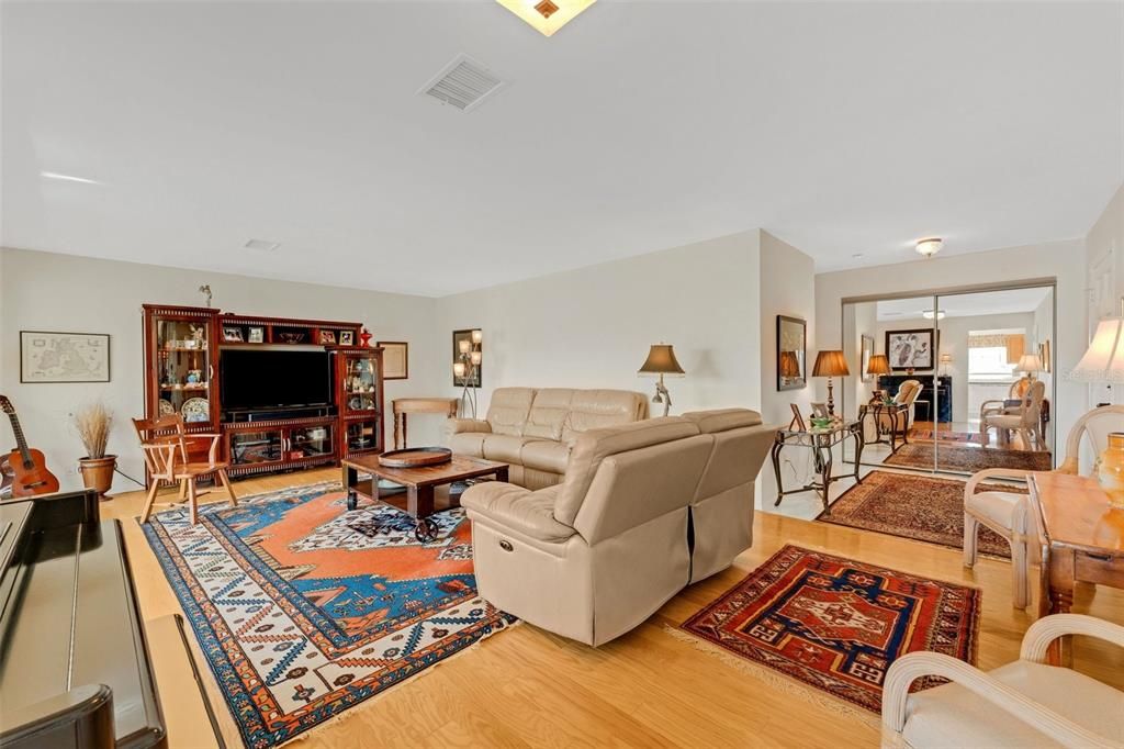 Activo con contrato: $179,000 (2 camas, 2 baños, 1225 Pies cuadrados)