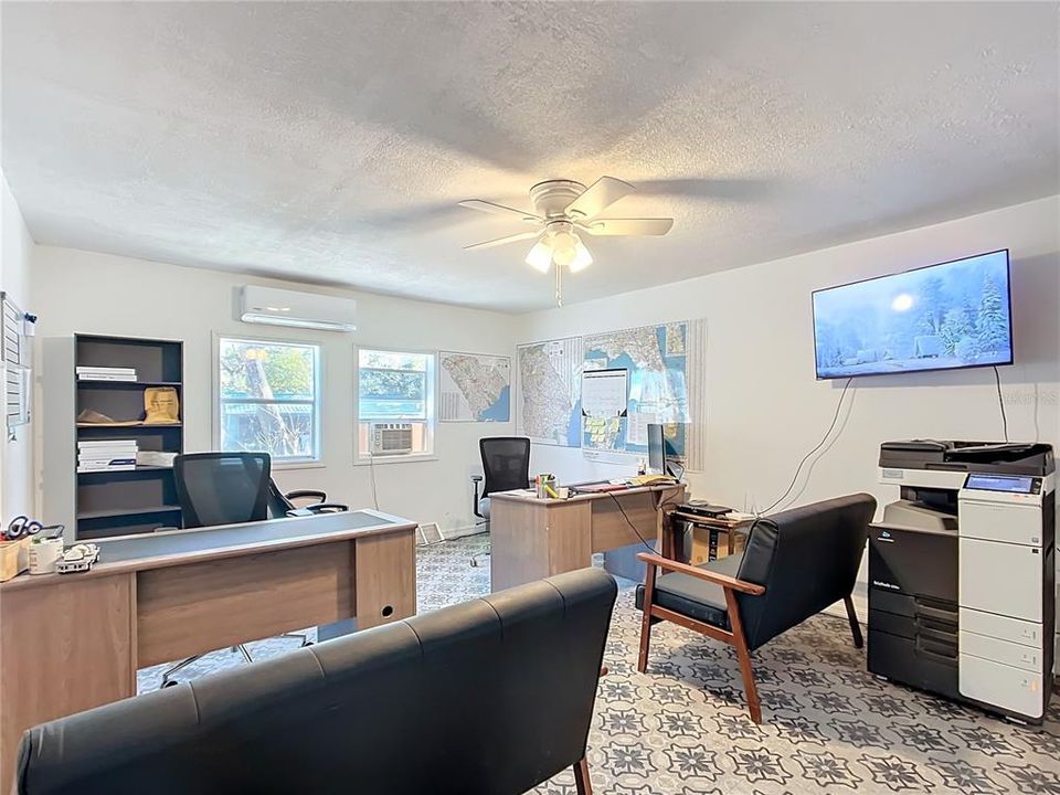 合同活跃: $599,000 (0 贝兹, 0 浴室, 2264 平方英尺)