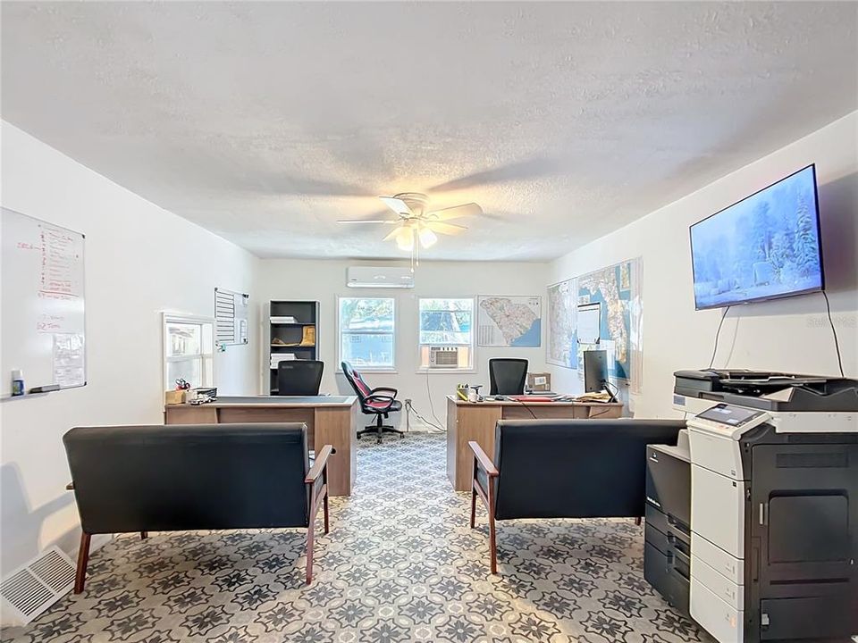 合同活跃: $599,000 (0 贝兹, 0 浴室, 2264 平方英尺)