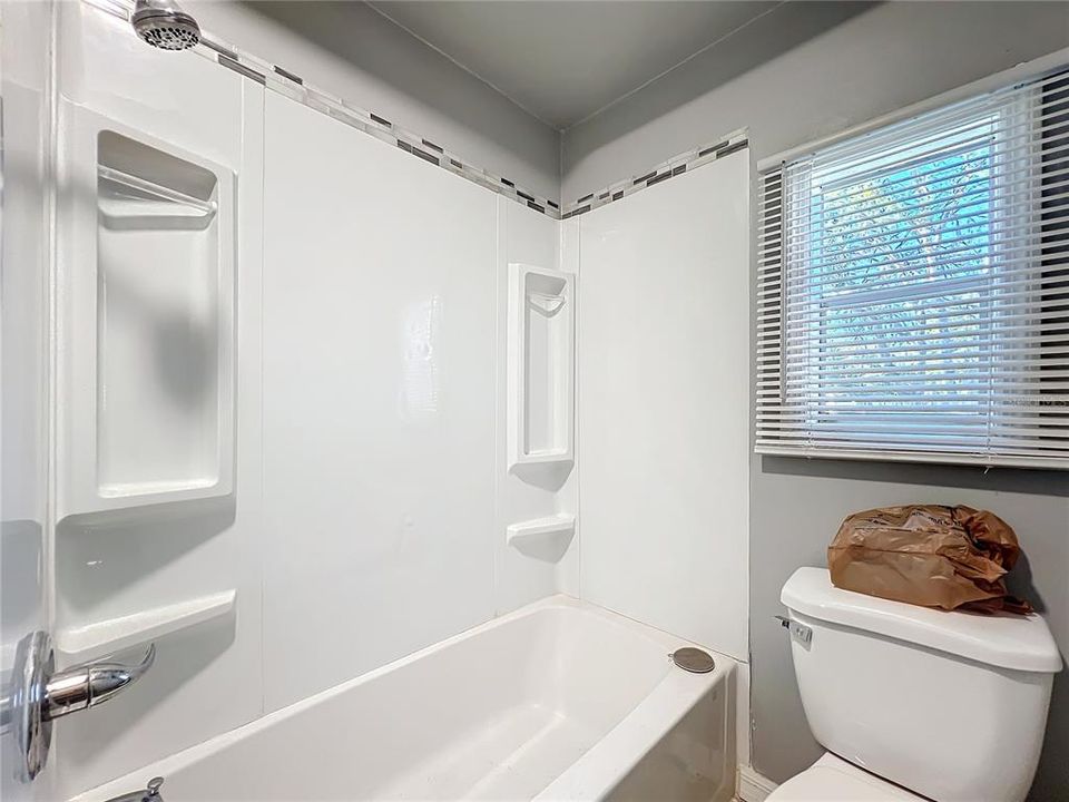 合同活跃: $599,000 (0 贝兹, 0 浴室, 2264 平方英尺)