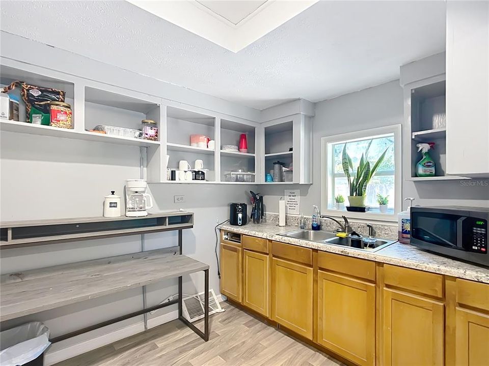 合同活跃: $599,000 (0 贝兹, 0 浴室, 2264 平方英尺)