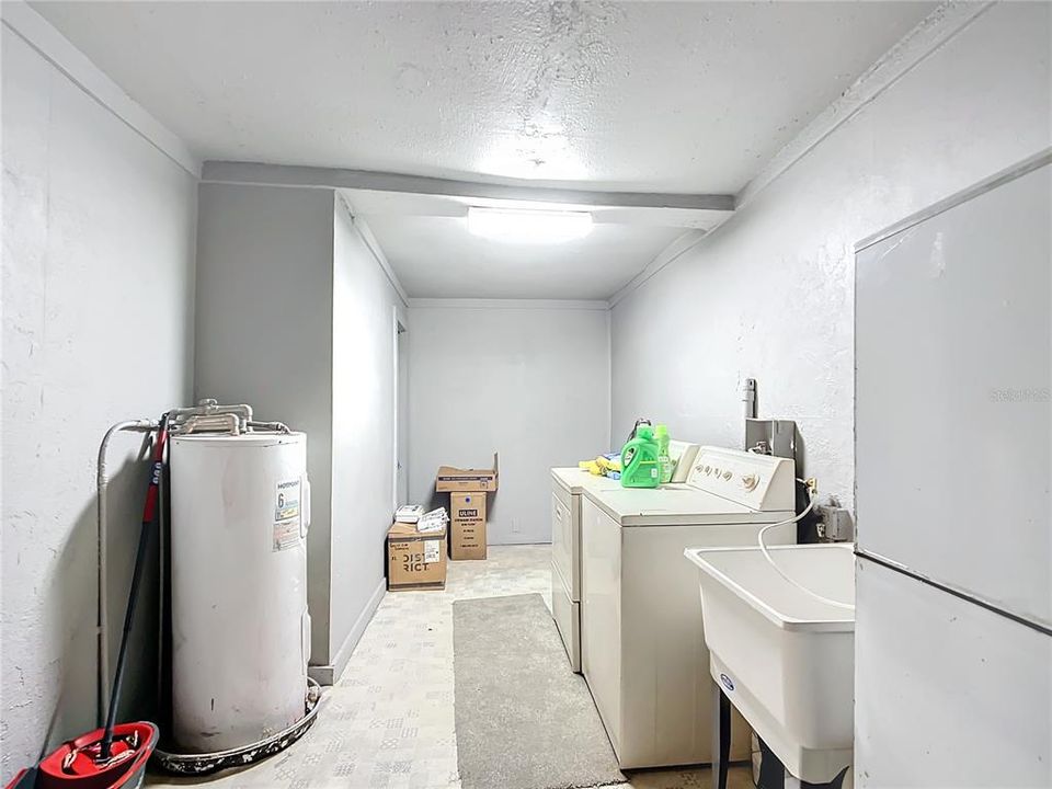 合同活跃: $599,000 (0 贝兹, 0 浴室, 2264 平方英尺)