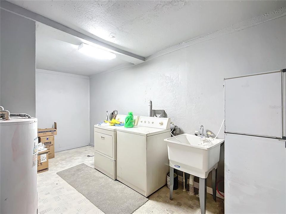 合同活跃: $599,000 (0 贝兹, 0 浴室, 2264 平方英尺)