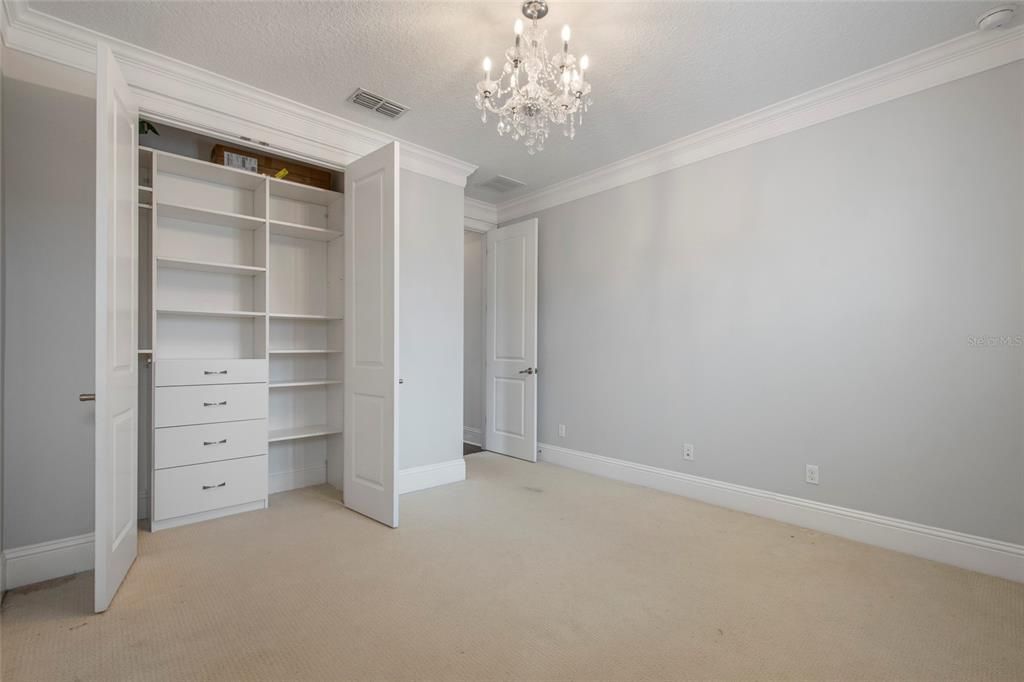 For Sale: $1,999,900 (6 beds, 5 baths, 5137 Square Feet)