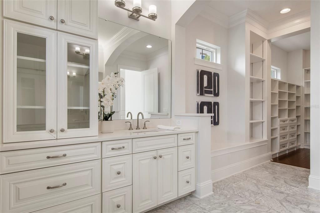 For Sale: $1,999,900 (6 beds, 5 baths, 5137 Square Feet)