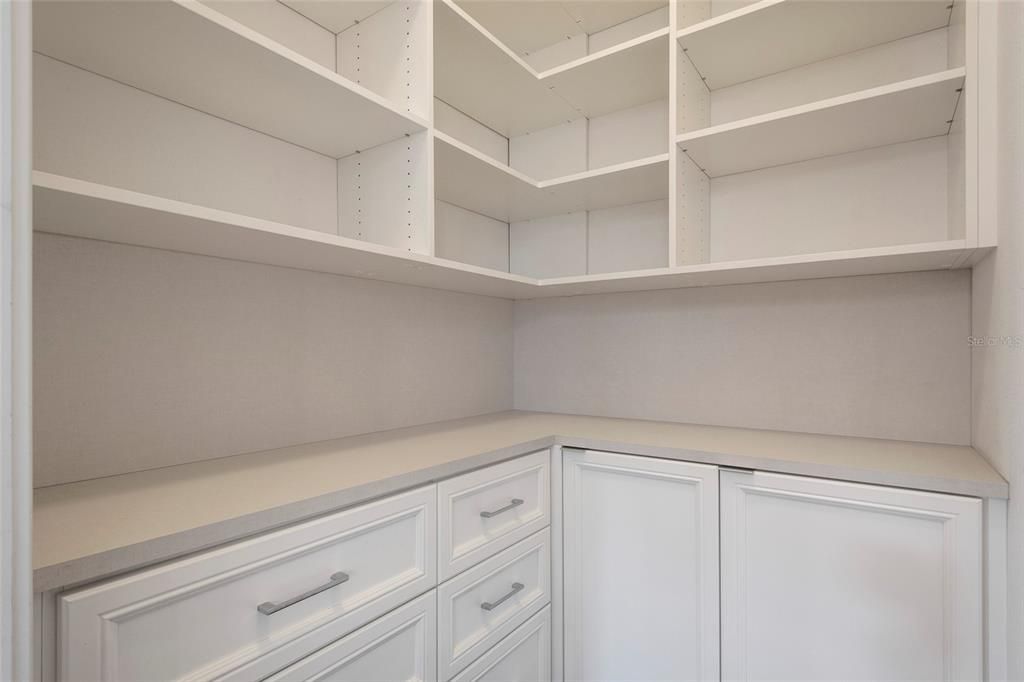 For Sale: $1,999,900 (6 beds, 5 baths, 5137 Square Feet)