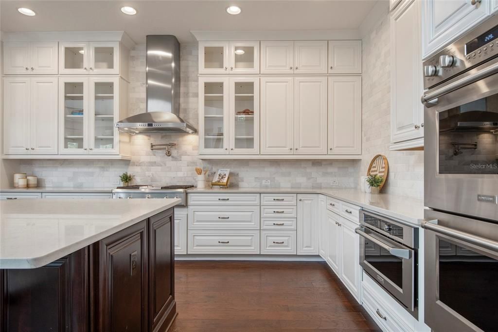 For Sale: $1,999,900 (6 beds, 5 baths, 5137 Square Feet)