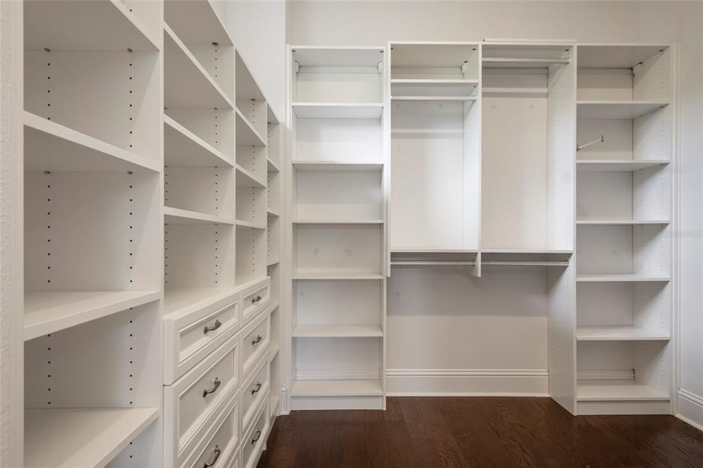 For Sale: $1,999,900 (6 beds, 5 baths, 5137 Square Feet)