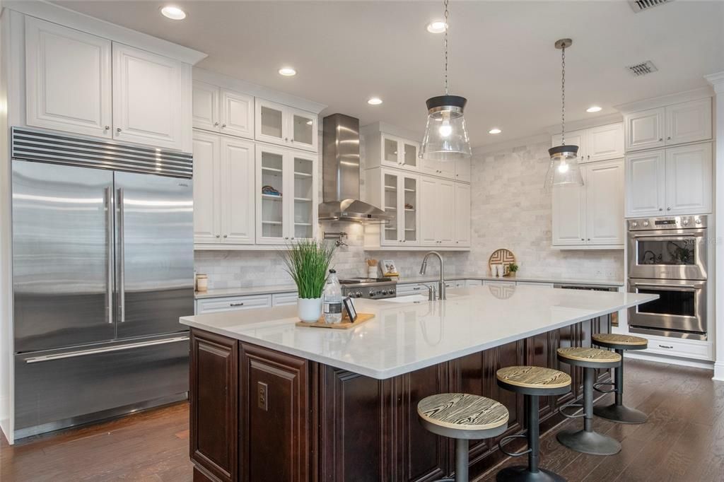 For Sale: $1,999,900 (6 beds, 5 baths, 5137 Square Feet)