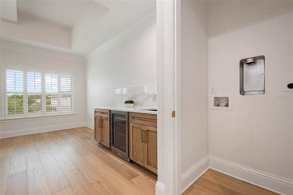 For Sale: $1,999,900 (6 beds, 5 baths, 5137 Square Feet)