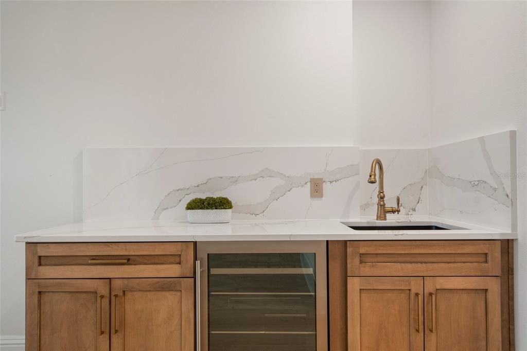 For Sale: $1,999,900 (6 beds, 5 baths, 5137 Square Feet)