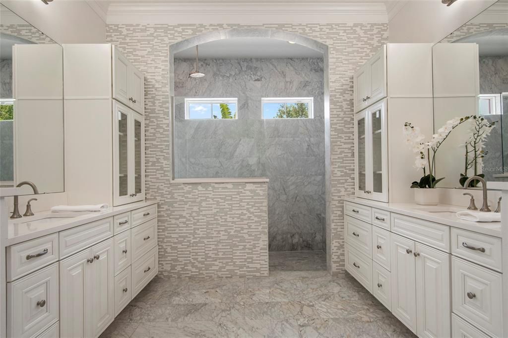 For Sale: $1,999,900 (6 beds, 5 baths, 5137 Square Feet)