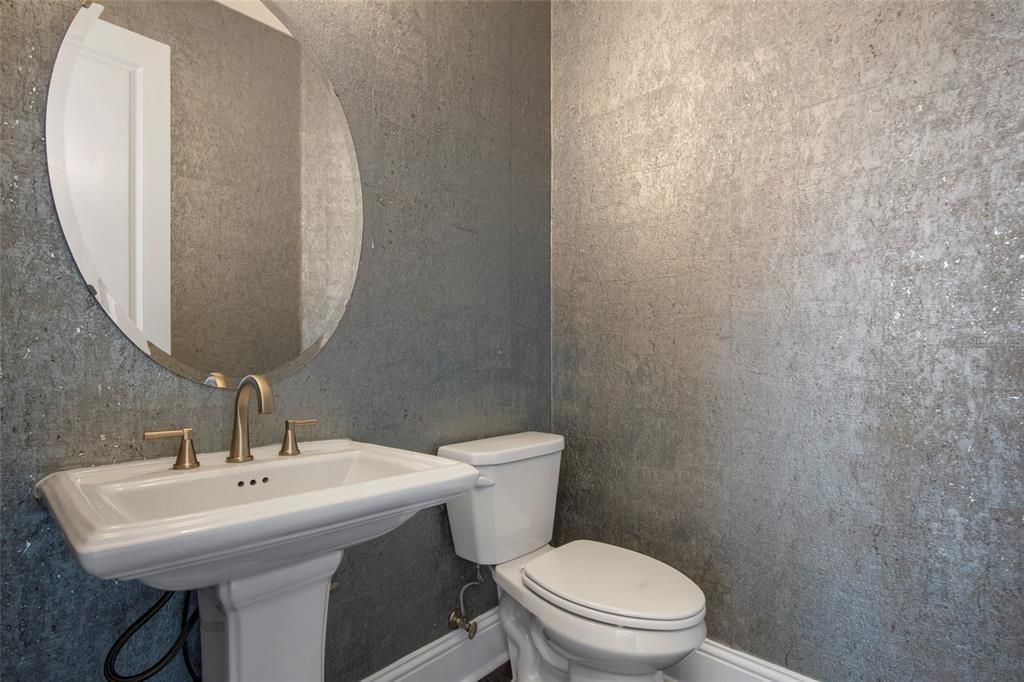 For Sale: $1,999,900 (6 beds, 5 baths, 5137 Square Feet)