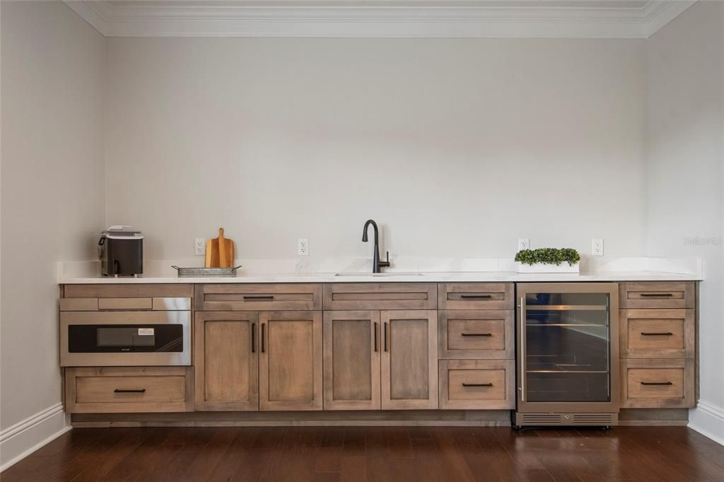 For Sale: $1,999,900 (6 beds, 5 baths, 5137 Square Feet)