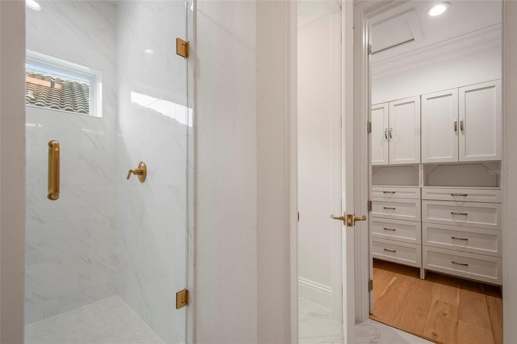 For Sale: $1,999,900 (6 beds, 5 baths, 5137 Square Feet)