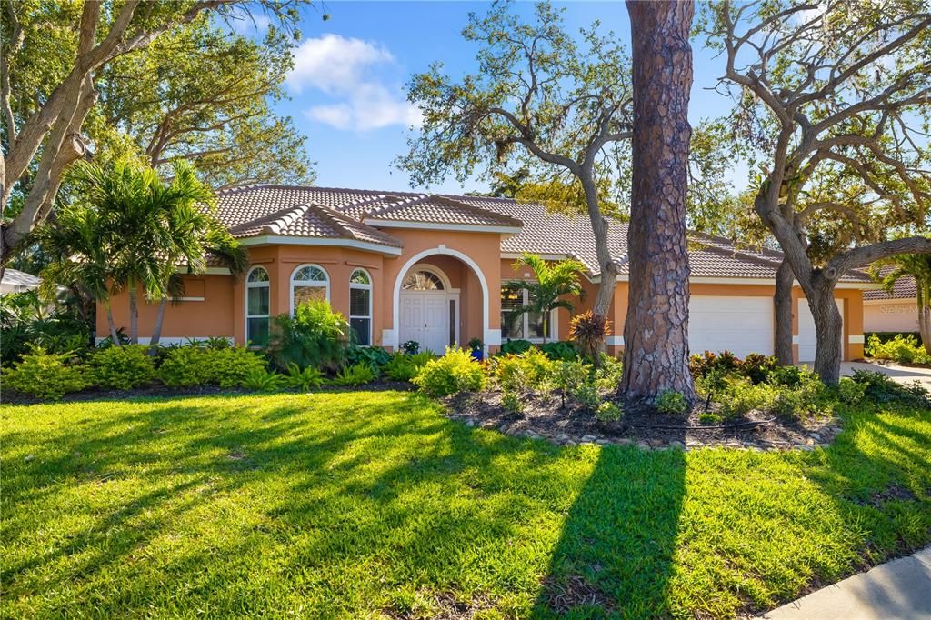 Recently Sold: $930,000 (3 beds, 3 baths, 2982 Square Feet)
