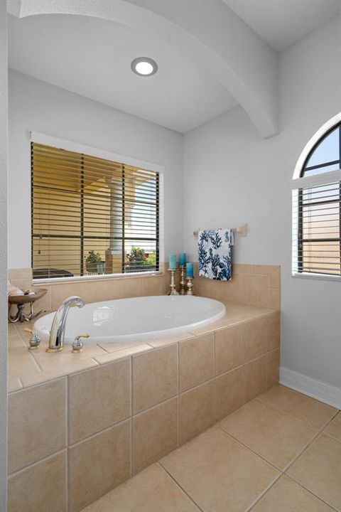 En Venta: $699,000 (5 camas, 3 baños, 3222 Pies cuadrados)