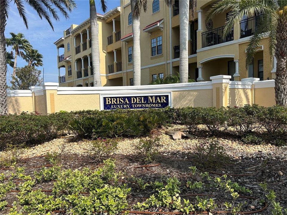 En Venta: $699,000 (5 camas, 3 baños, 3222 Pies cuadrados)