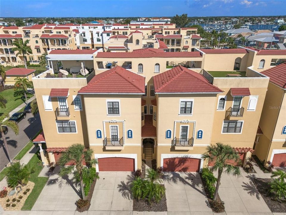 En Venta: $699,000 (5 camas, 3 baños, 3222 Pies cuadrados)