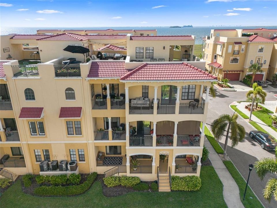 En Venta: $699,000 (5 camas, 3 baños, 3222 Pies cuadrados)