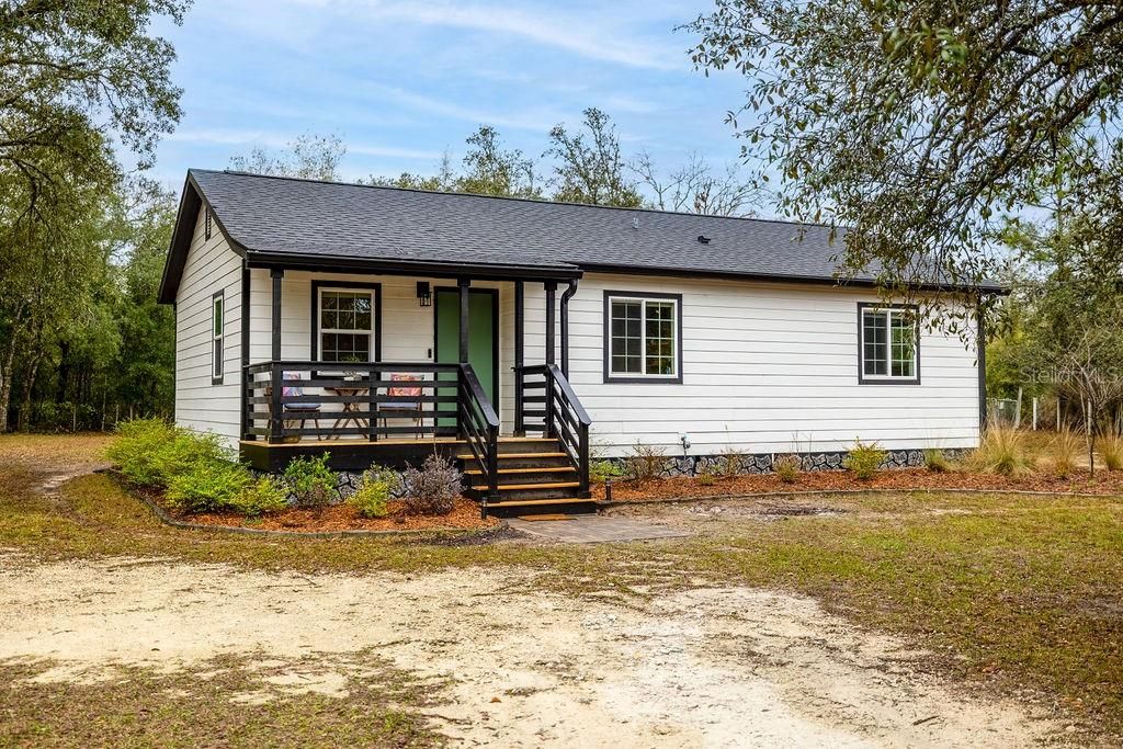 最近售出: $205,000 (3 贝兹, 2 浴室, 1006 平方英尺)