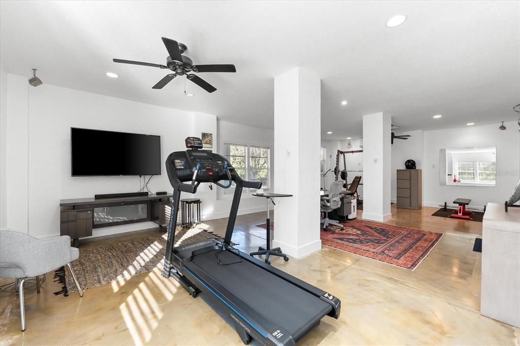 For Sale: $1,083,000 (3 beds, 2 baths, 2692 Square Feet)
